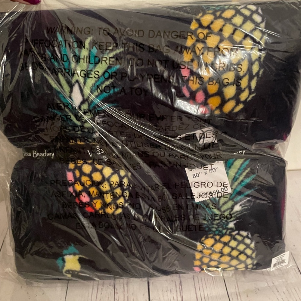 Vera Bradley TOUCAN PARTY pineapple blanket